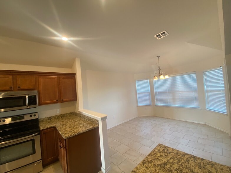 Building Photo - 3609 Scarlet Ln