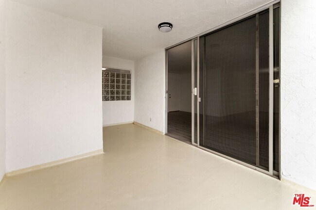 Building Photo - 1114 12th St