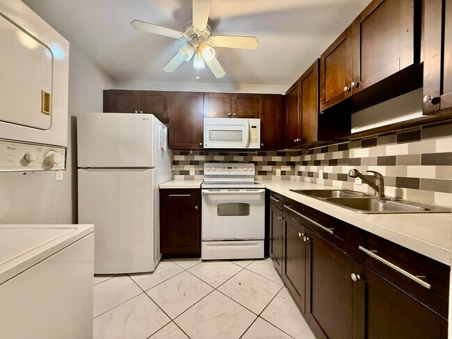 Building Photo - 139 Tuscany Ln