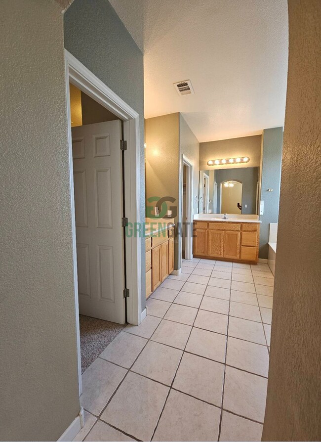 Building Photo - Price Reduced! 4 Bedroom 3 Bath Home is No...