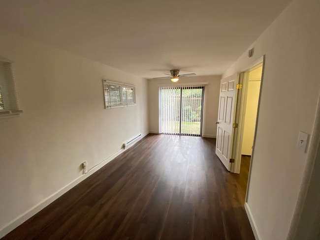 Building Photo - 3106 E 15th St