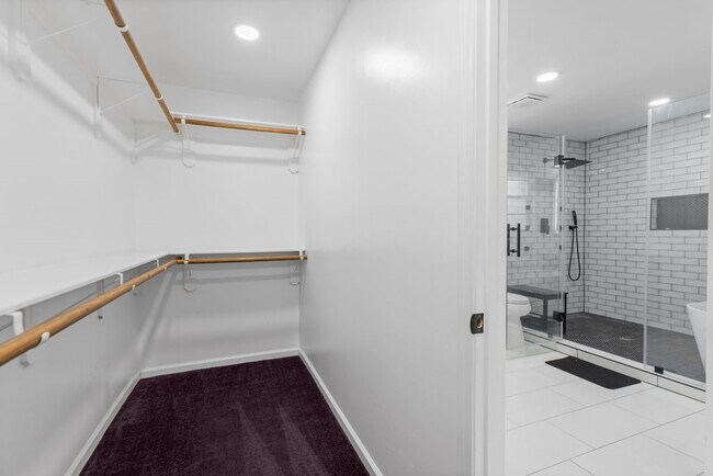 Building Photo - 5206 Lodge Creek Dr