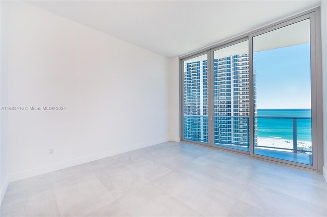 Building Photo - 17550 Collins Ave