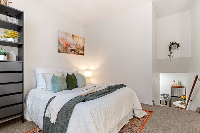 Primary Photo - 46 Lewis St