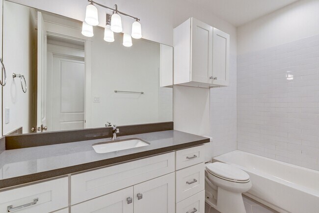 Building Photo - 2721 Oakwood Crst Ln