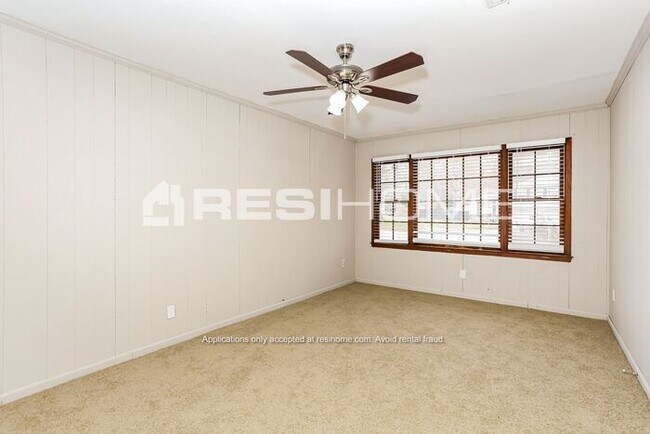 Building Photo - 1585 Plover Road