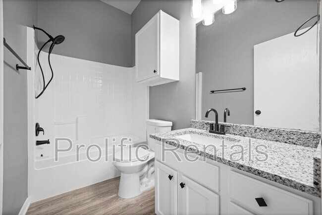 Building Photo - 4417 Briarwood Dr