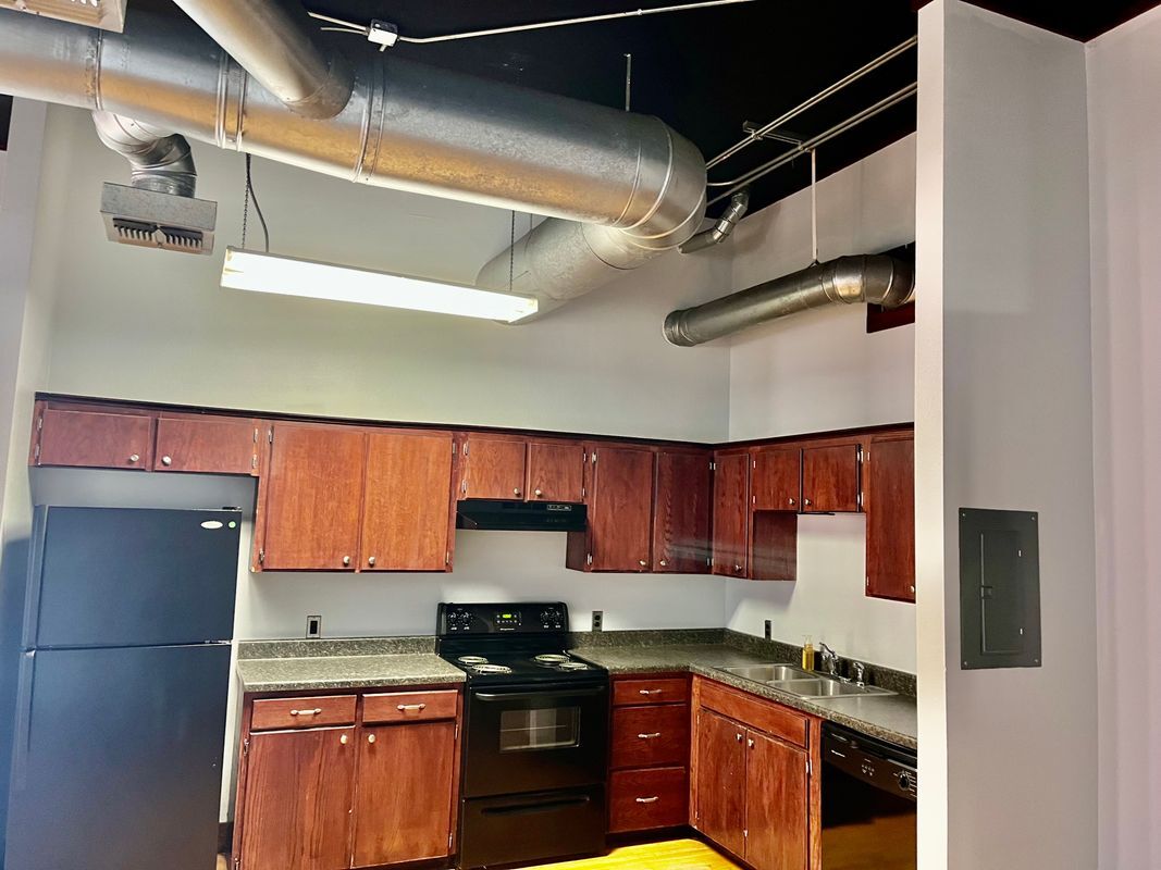 Building Photo - 115 E Tyler