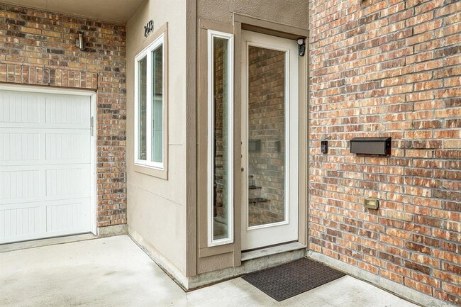 Building Photo - 2613 Waugh Dr