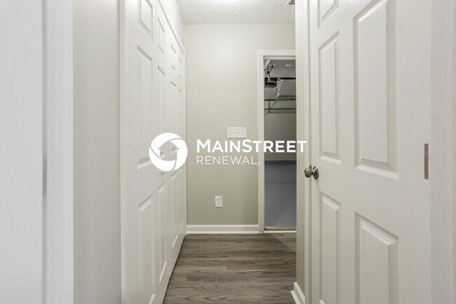 Building Photo - 3 Bedroom Pet-Friendly Home in Jonesboro, GA with Main Street Renewal