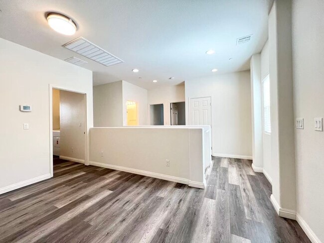 Building Photo - Modern two-story single-family home