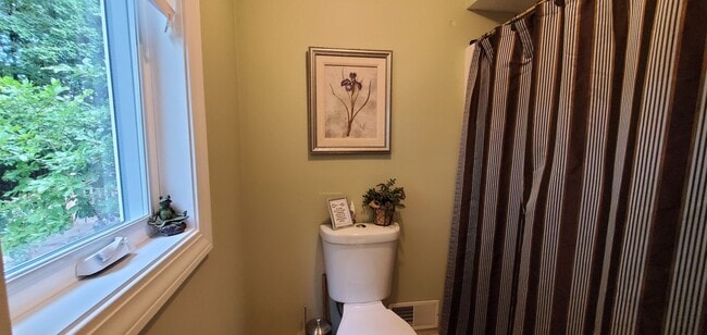 Building Photo - Off-Season Rental | Available 10/15/25 – 5...