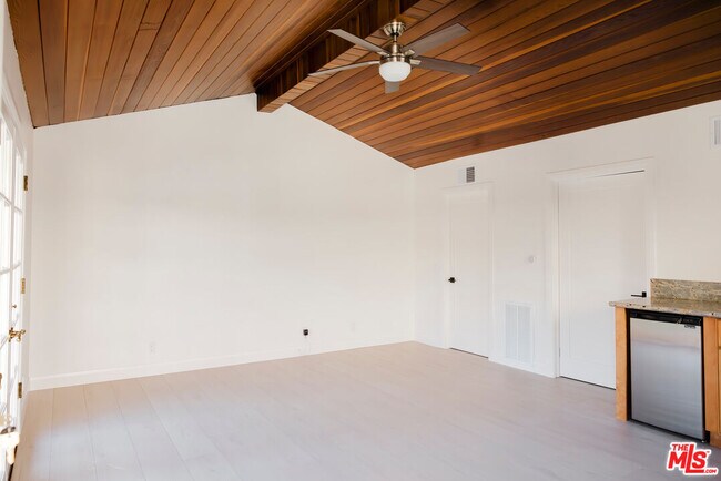 Building Photo - 4933 Collett Ave