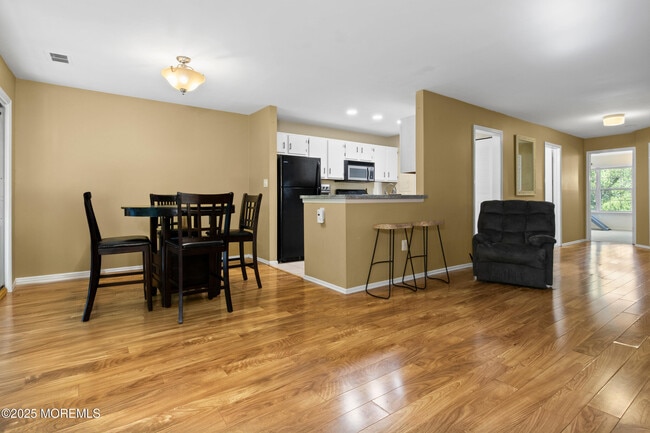 Building Photo - 6072 Cedar Ct