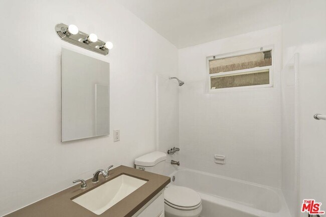 Building Photo - 7550 Fountain Ave