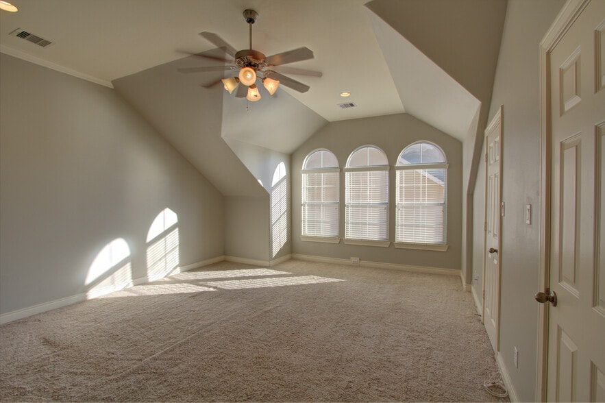 Large Primary Bedroom - 1612 Colorado St