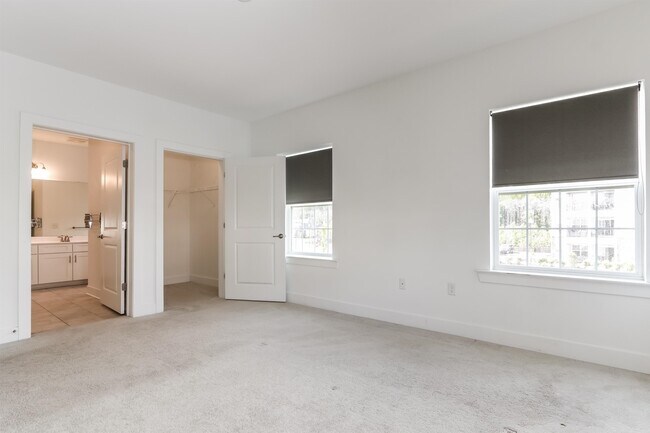 Building Photo - 827 Stiller Ln