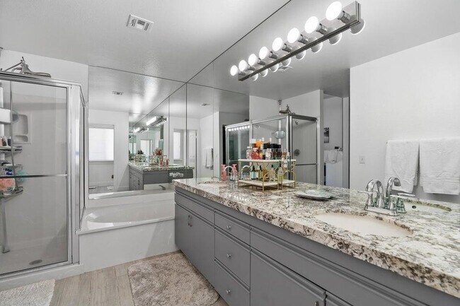 Building Photo - 39369 Regency Way