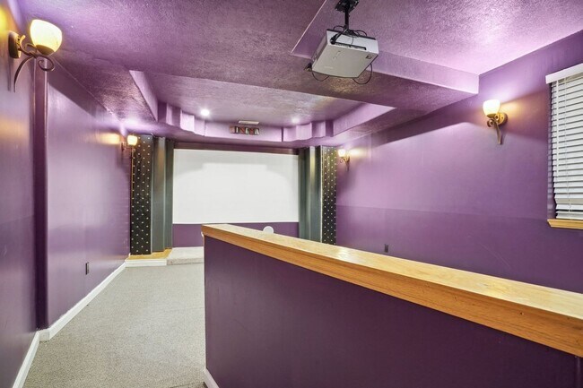 Building Photo - 4 Bedroom Single Family in Denver