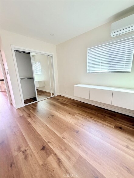 Building Photo - 1316 N Hollywood Way