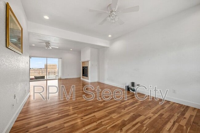 Building Photo - 868 E Sandusky Dr