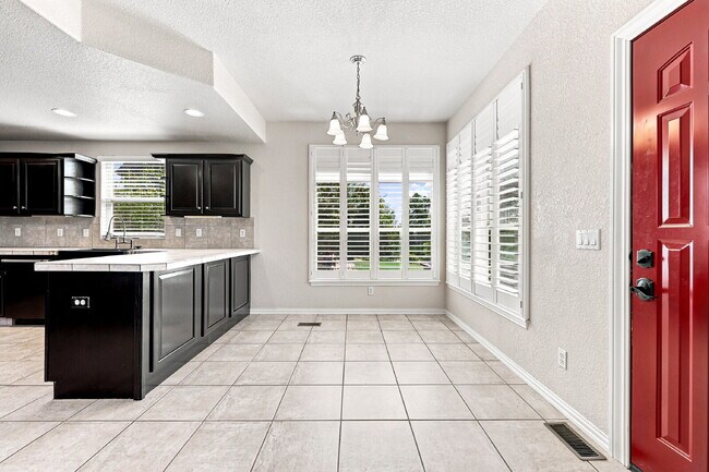 Building Photo - $3,040.95, 6 bed, 4 bath located in Colorado Springs
