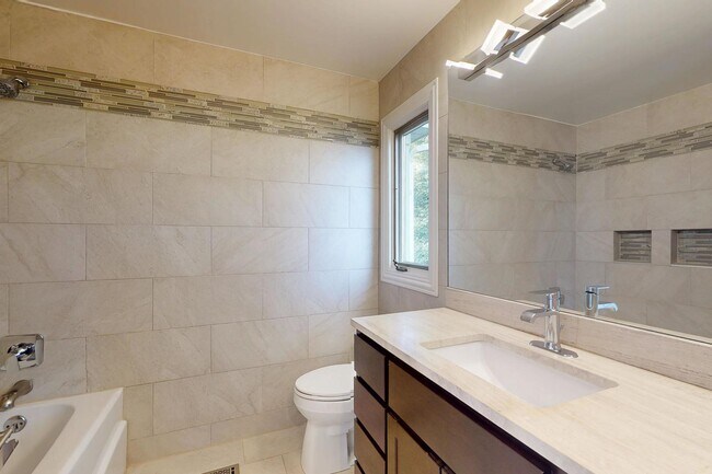 Building Photo - 333 Redwing Dr