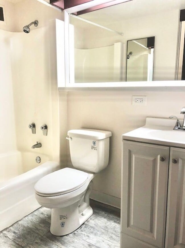 Building Photo - Discover Your Ideal Home in the Heart of T...