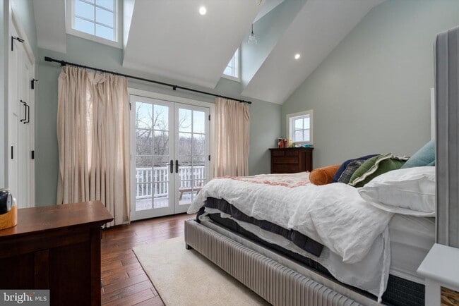 Building Photo - 3741 River Rd