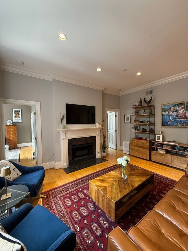 Building Photo - Charming 2BR | 2BA Condo in Logan Circle