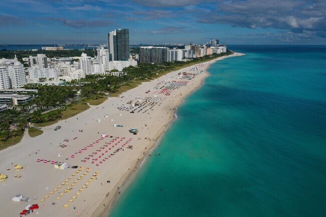 Building Photo - 1623 Collins Ave