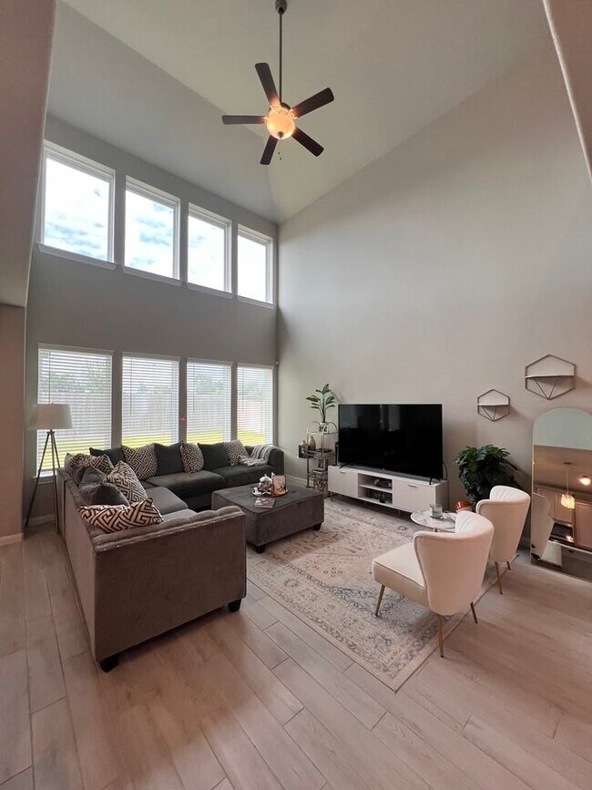 Building Photo - 21511 Pachino Ln