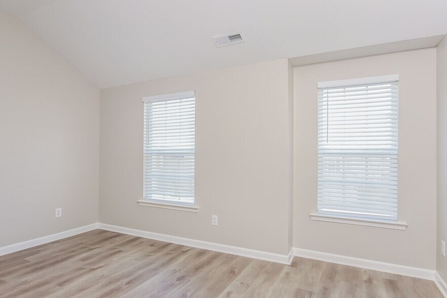 Building Photo - 1549 Pebble Ridge Dr