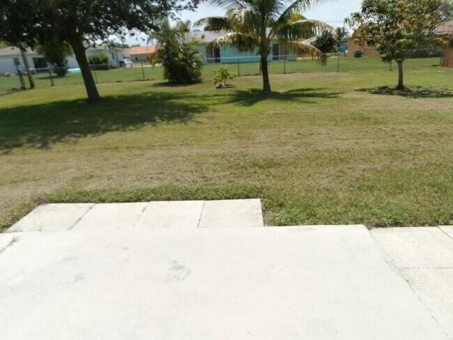 Building Photo - 3/2/2 for Rent NEW Metal roof 2026 (Part of the garage has been converted)