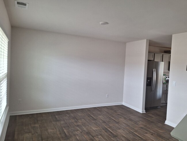 Building Photo - HURRY FEBRUARY MOVE IN SPECIAL - Fantastic...