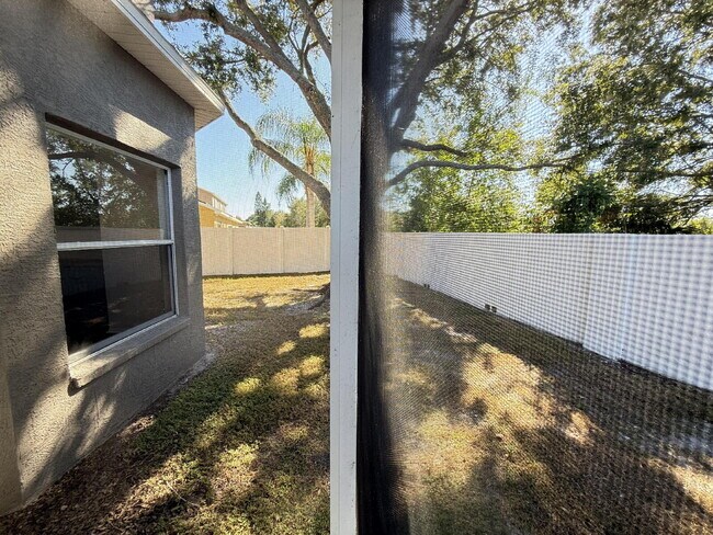 Building Photo - Beautifully remodeled 6 bedroom - 3 bath h...