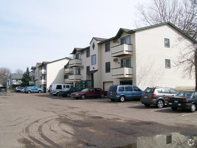 Building Photo - Belland Woods