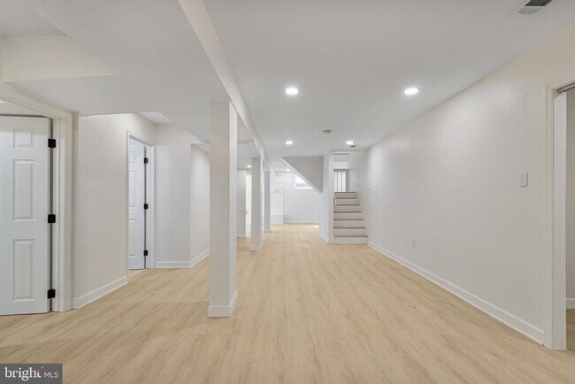 Building Photo - 8009 Poplar Hill Dr