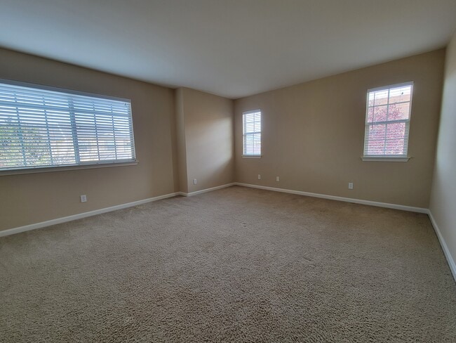 Building Photo - 2388 Vera Dr