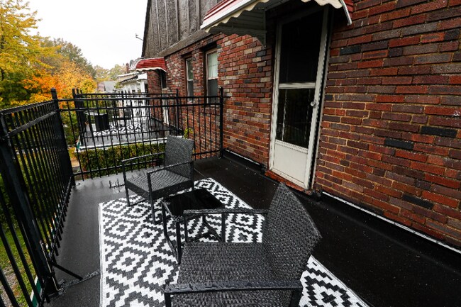 Building Photo - 3120 E Derbyshire Rd