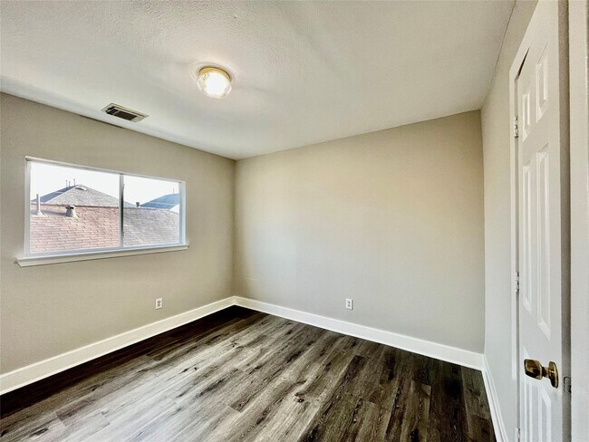 Building Photo - 1511 Nichole Woods Dr