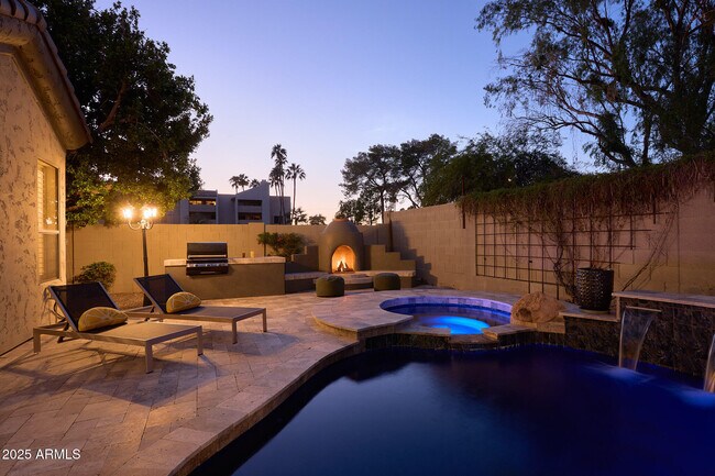 Building Photo - 3202 E Orange Dr