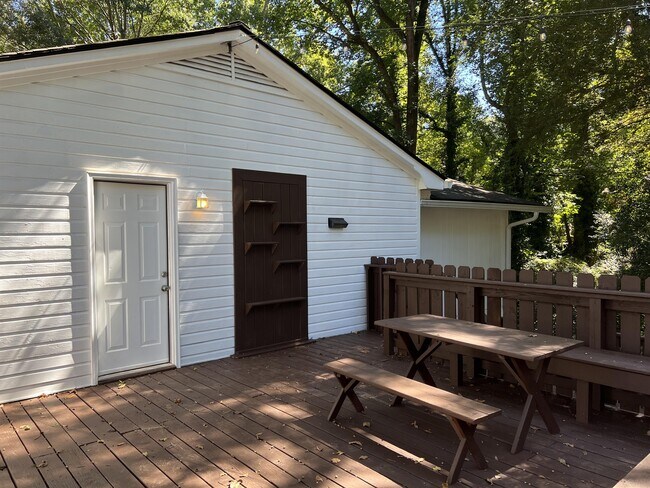 Building Photo - 230 Habersham Dr