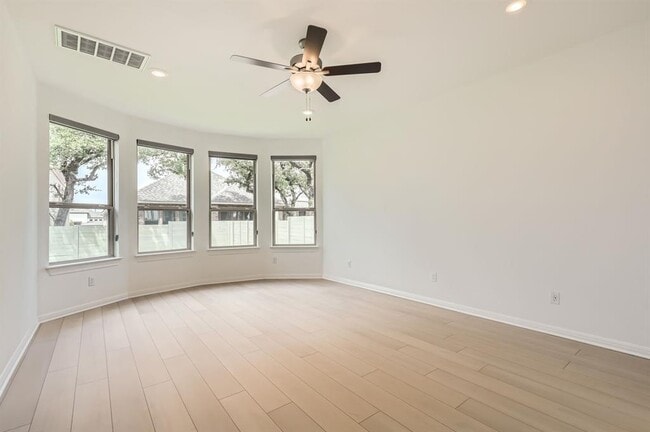 Building Photo - 1208 Legends Ln