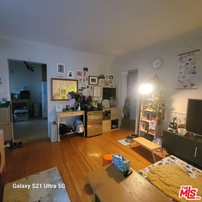 Building Photo - 304 S Reeves Dr