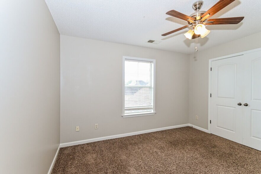 Building Photo - 10116 Hammersmith Ln