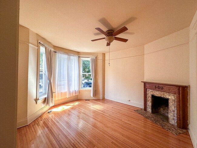 Building Photo - 2126 N Sheffield Ave