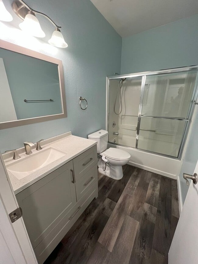 Building Photo - STUNNING 2bd/2ba PET FRIENDLY, UPDATED, LV...