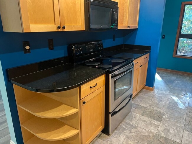 Building Photo - One-Level Updated Home in Hilton Head Plan...