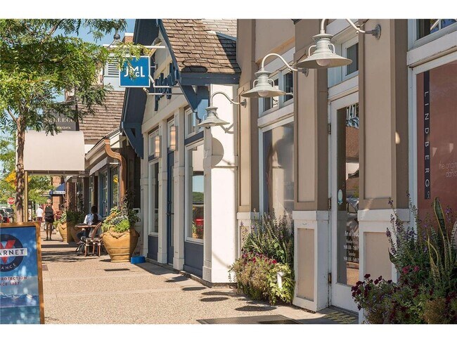 Building Photo - 222 Ferndale Rd S